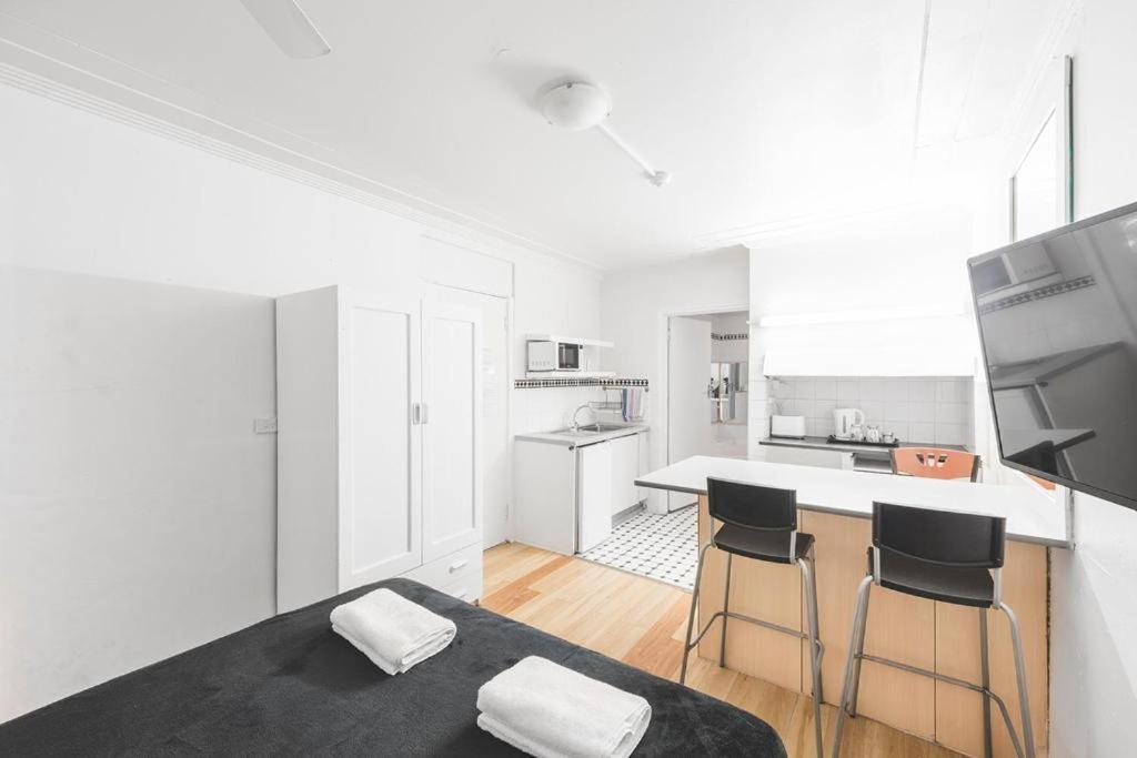 Manly Waves Studios & Apartments Sydney Bagian luar foto